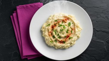Макало од лук и варени компири
