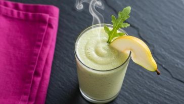 Смути со круша и рукола
