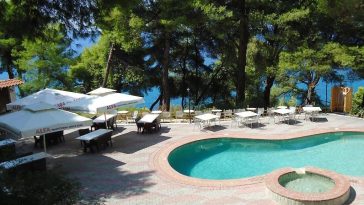 Dryades Hotel