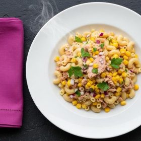Макарони со туна и пченка
