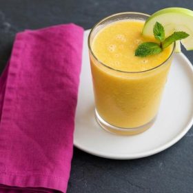 Смути со јаболко и ѓумбир