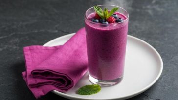 Смути со шумско овошје и јогурт