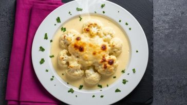 Тава со карфиол и бешамел