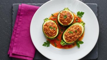 Полнети тиквички со ориз и месо
