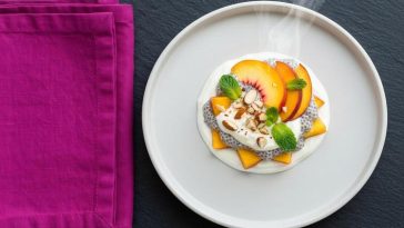 Јогурт со чиа и праски
