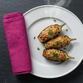 Полнети модри патлиџани