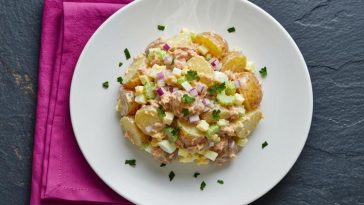 Компир салата со туна