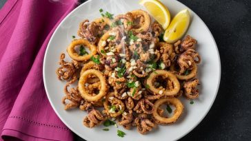 Пржени лигњи со лук