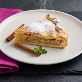 Пита со јаболка и гриз