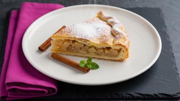 Пита со јаболка и гриз