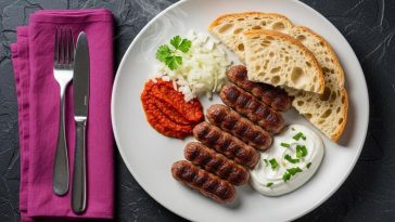 Ќебапи со лепиња
