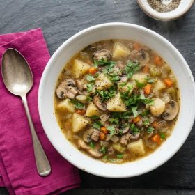 Посна чорба од компири и печурки