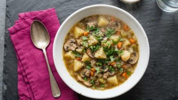 Посна чорба од компири и печурки