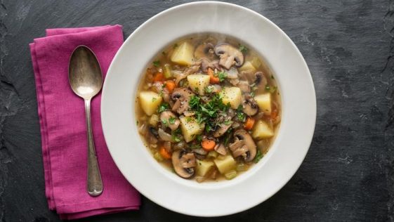 Посна чорба од компири и печурки