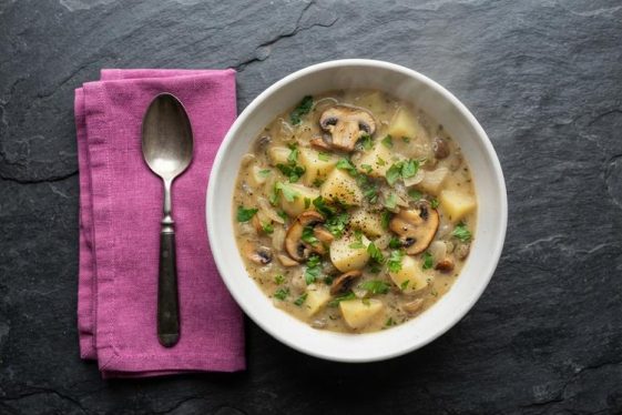 Посна чорба од компири и печурки