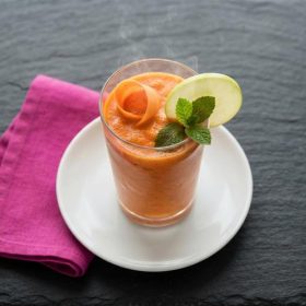 Смути со морков и јаболко