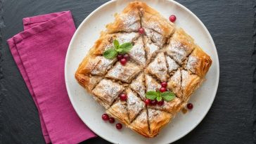 Пита со јаболка и ореви