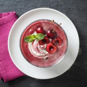 Смути со вишни и грчки јогурт